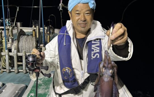 風強くウネリ大きく。