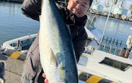 初出船派寒鰤ジギから…